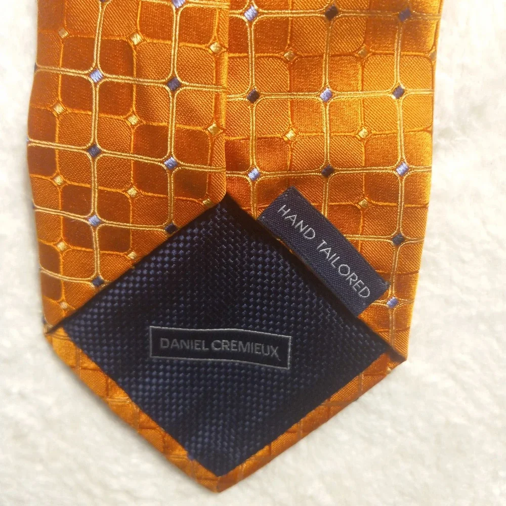 Daniel Cremieux Tie Mens Silk GEOMETRIC Hand Tailored Made in USA SOIE-SILK